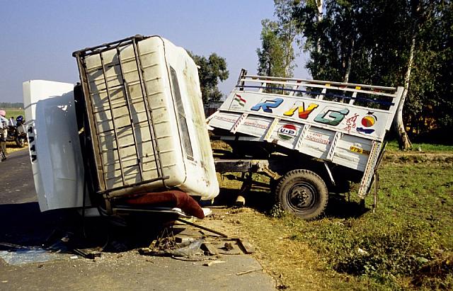 8 indien accident holzkuehl bananen300 DxO